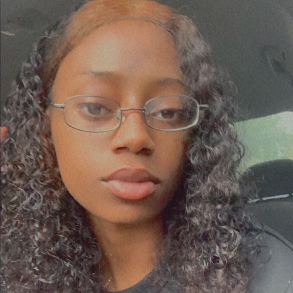 Meet your Posher, Alicia